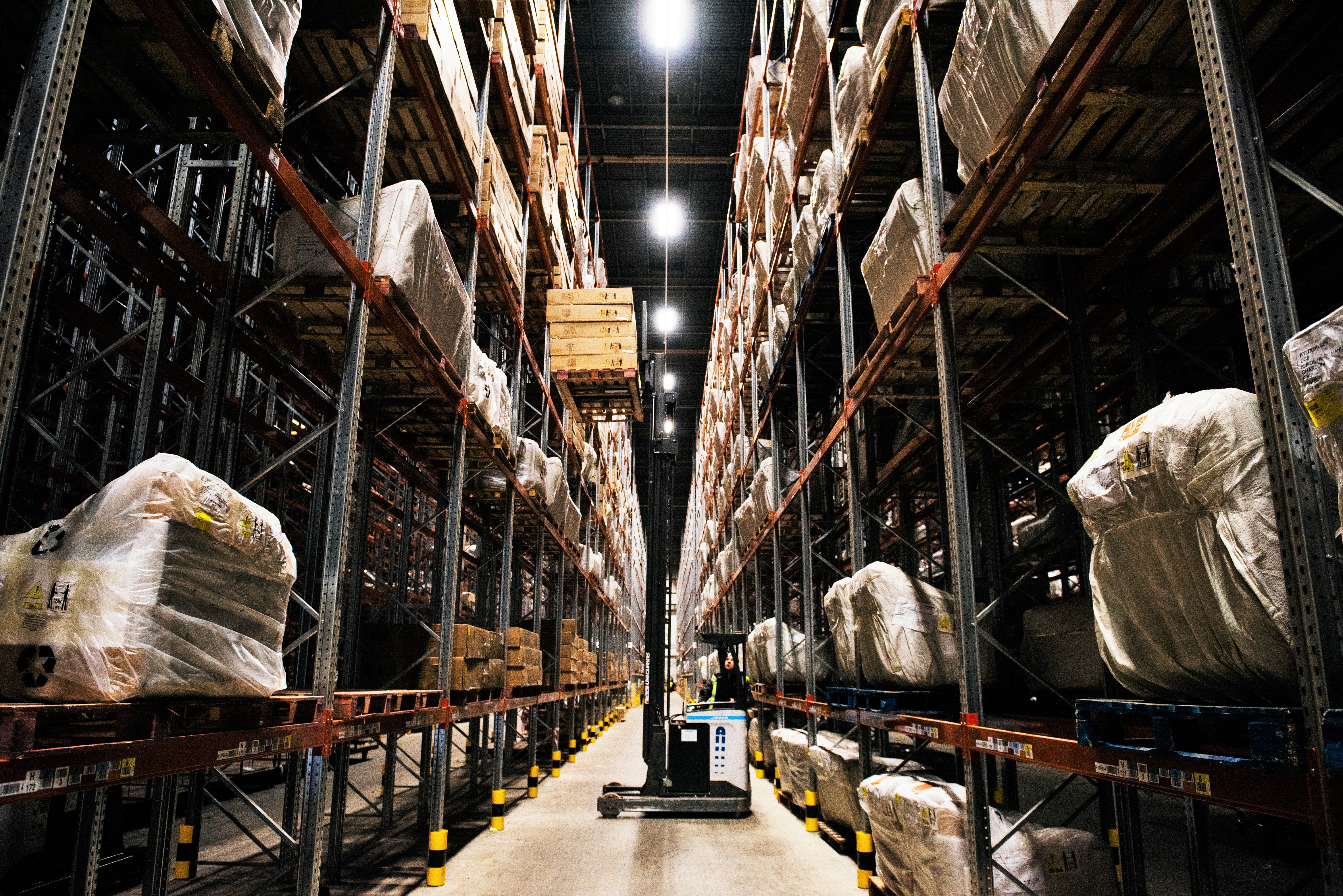 Warehouse Aisle - Picking stock.jpg (1)